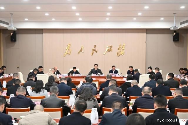 李文章主持召开县委常委会会议